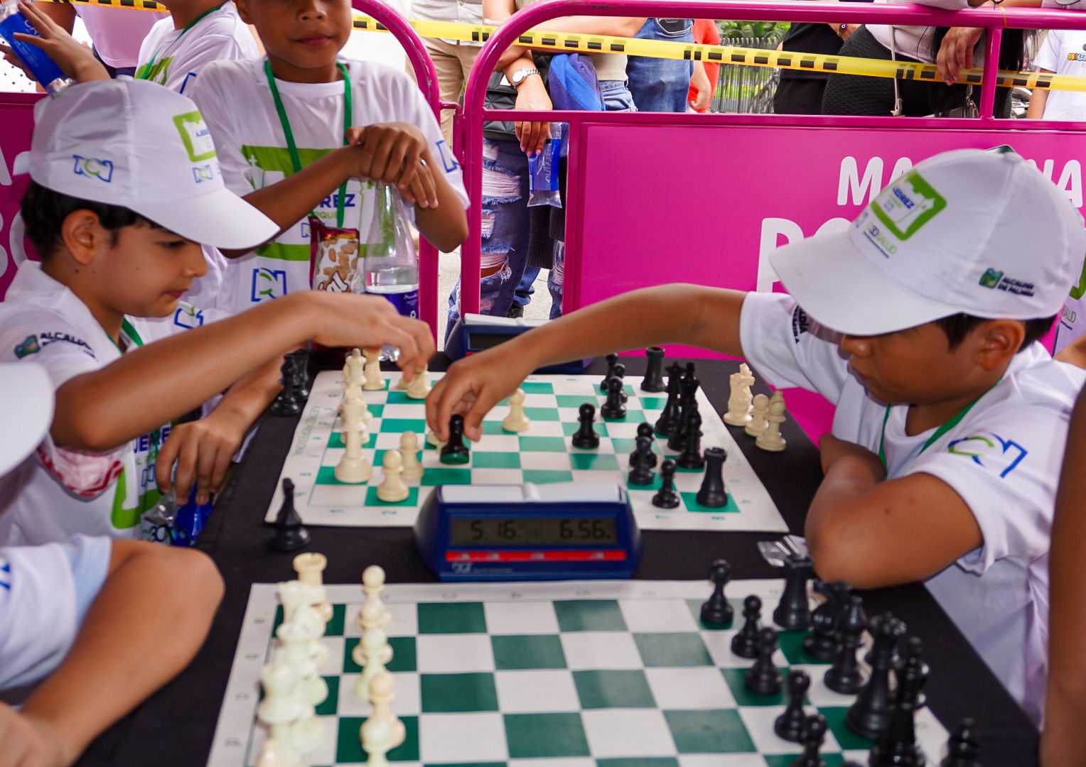 Peones, alfiles, reinas y reyes se toman a Palmira con ajedrez al parque Bolívar